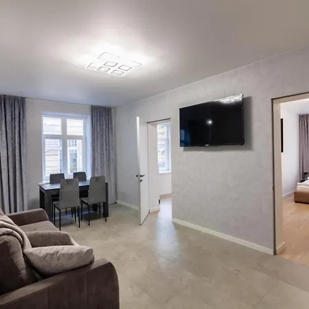 Apartment Romari дорошенка 13 *