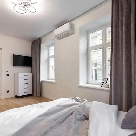 Apartment Romari дорошенка 13 *