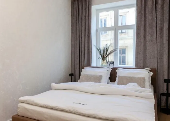 Romari дорошенка 13 Apartament